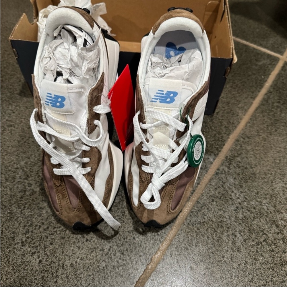 !!!BRAND NEW!!! New Balance sneakers! Never worn, size 6.5!